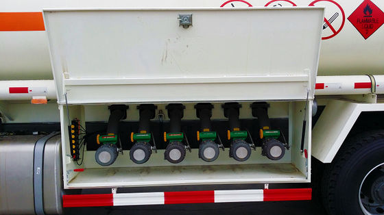 Sinotruk Howo Oil Tanker Lorry 8x4 28000L